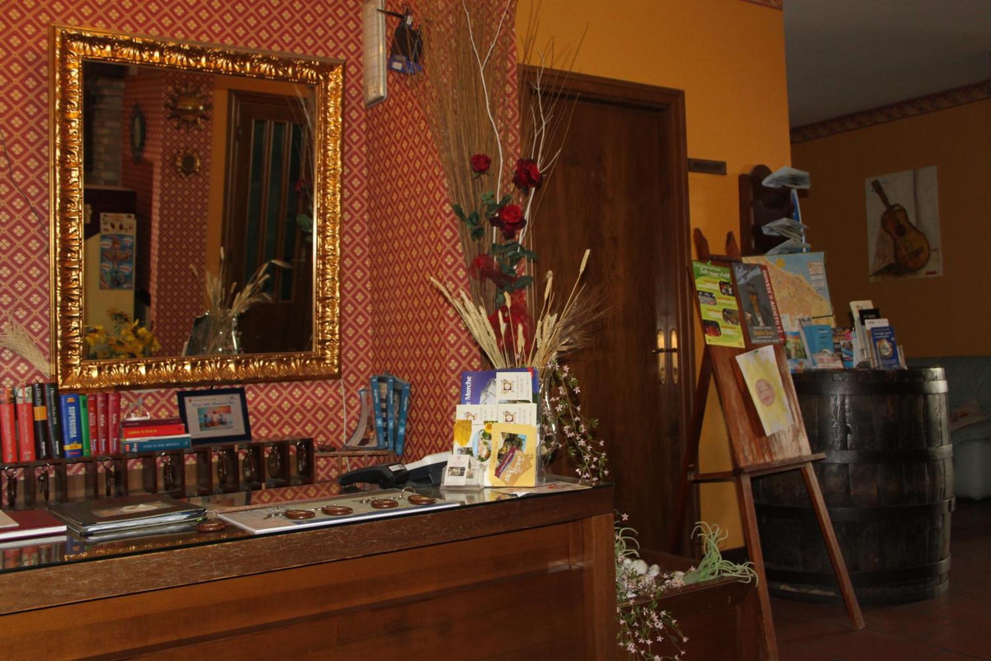 Hotel Girasole Civitanova Marche Eksteriør billede