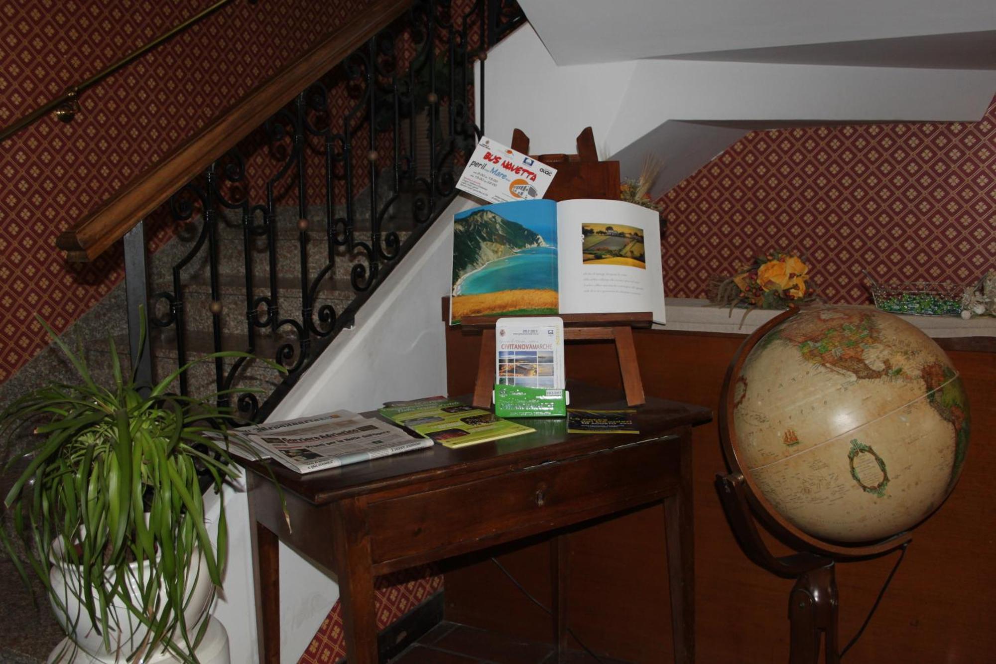 Hotel Girasole Civitanova Marche Eksteriør billede