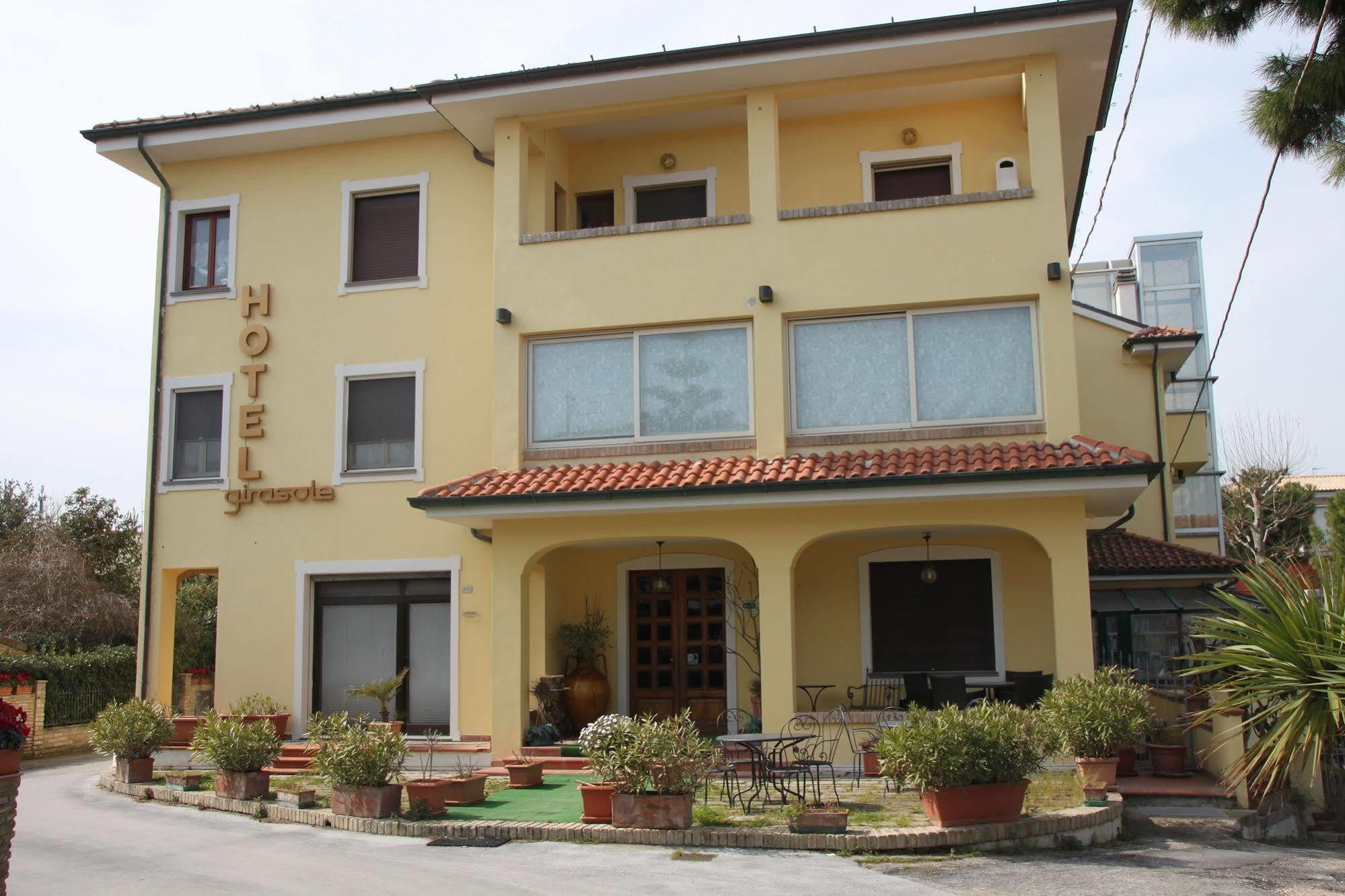 Hotel Girasole Civitanova Marche Eksteriør billede
