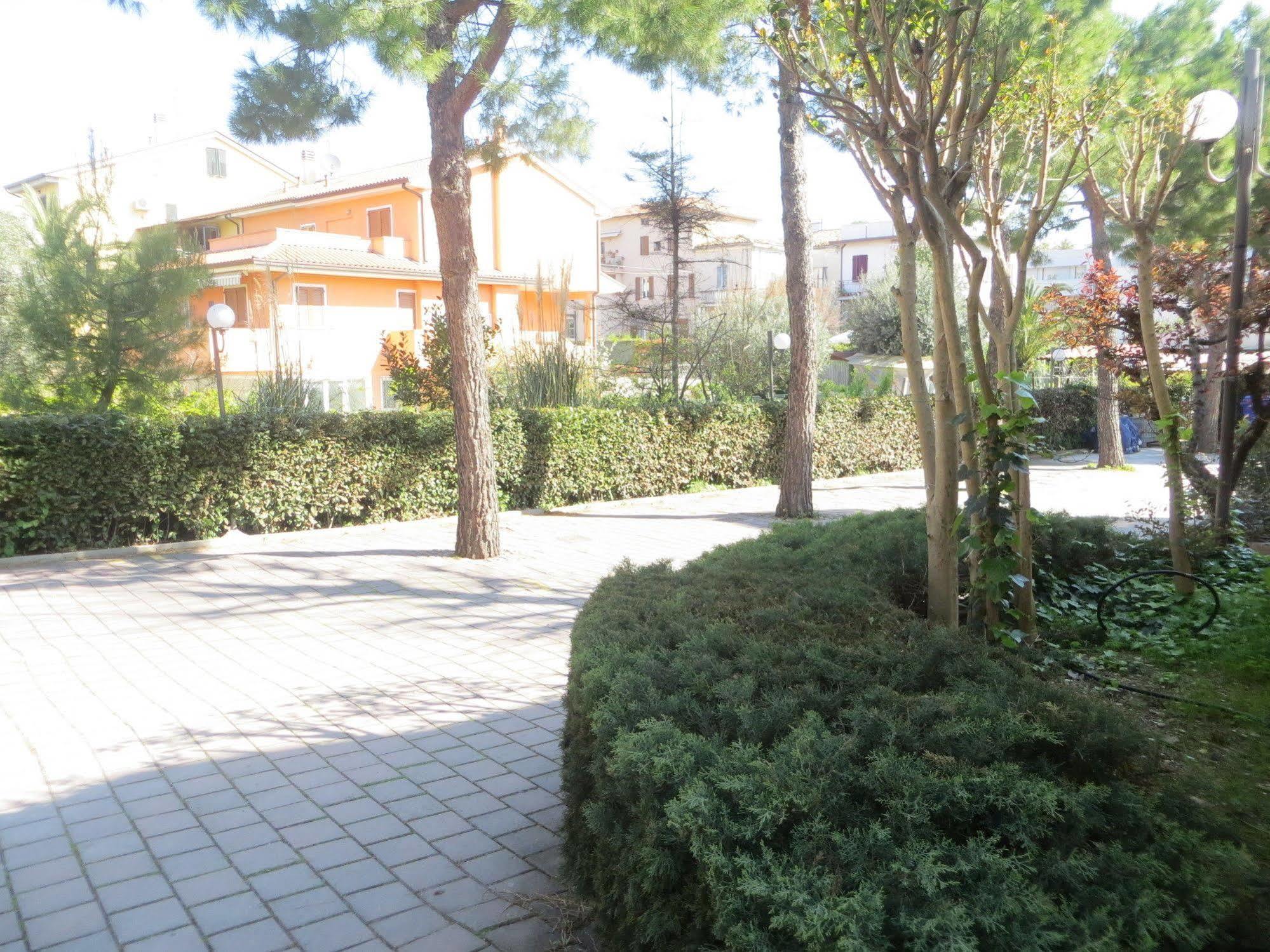 Hotel Girasole Civitanova Marche Eksteriør billede